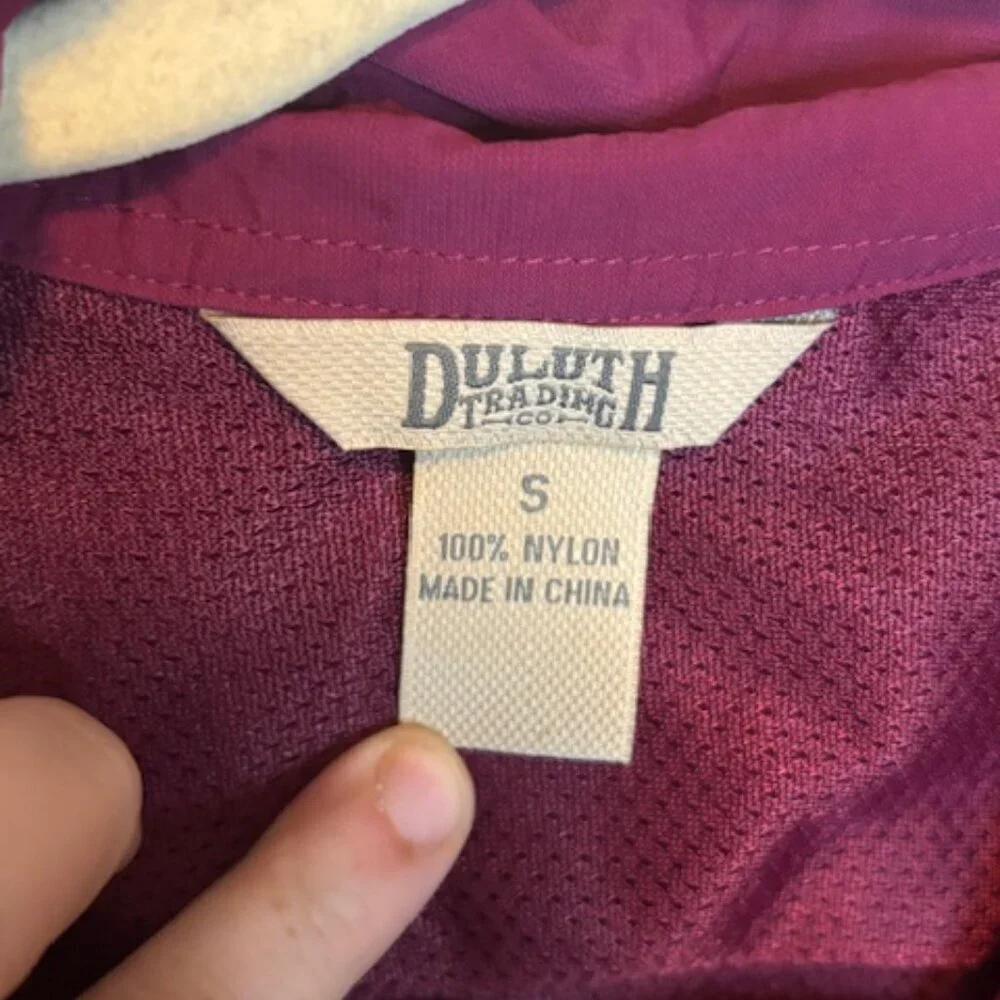 Duluth Trading Shirt Women's Size Small Button Down Casual Outdoor Maroon Purple - Picture 3 of 3